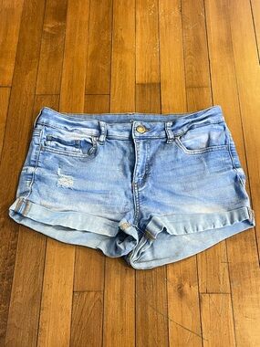 SO Light Blue Rolled-Hem Denim Shorts